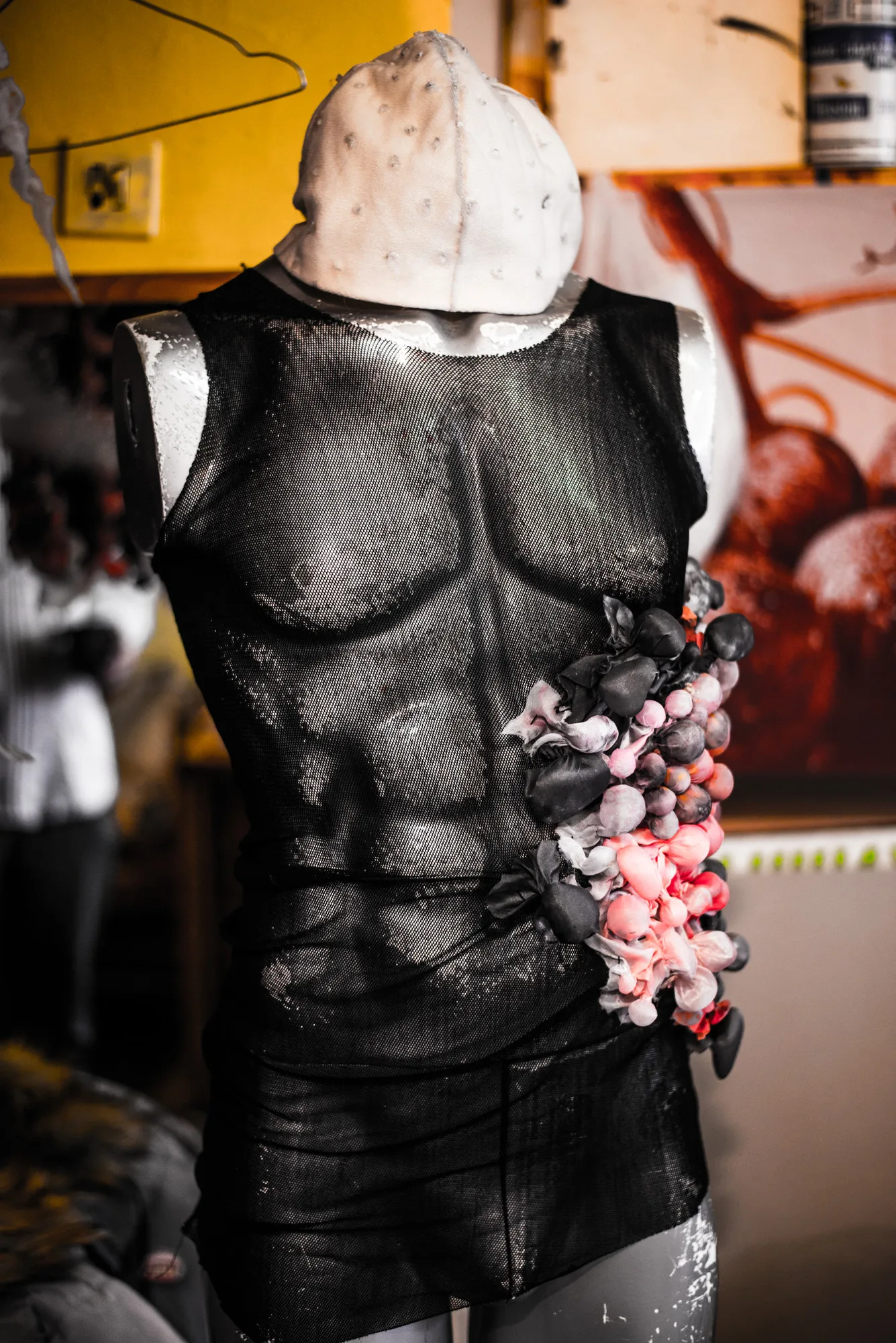 Lila – a torso sculpture with a bunch of grapes in a workshop