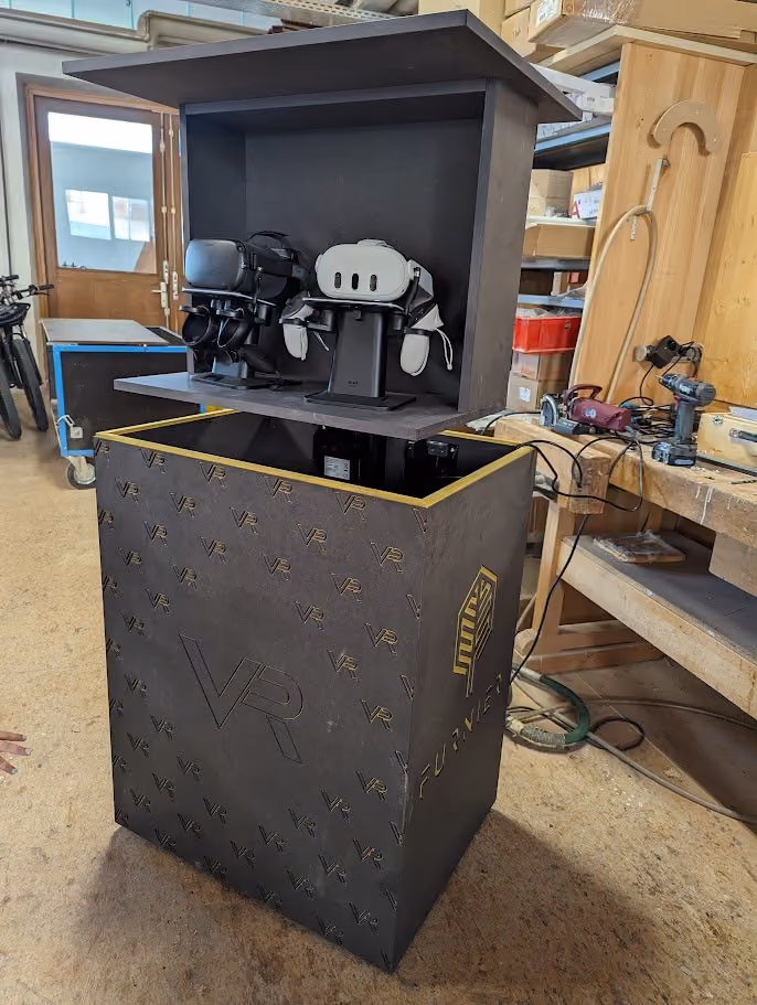 VR-Station im Showroom der Möbelwerkstätte Furnier