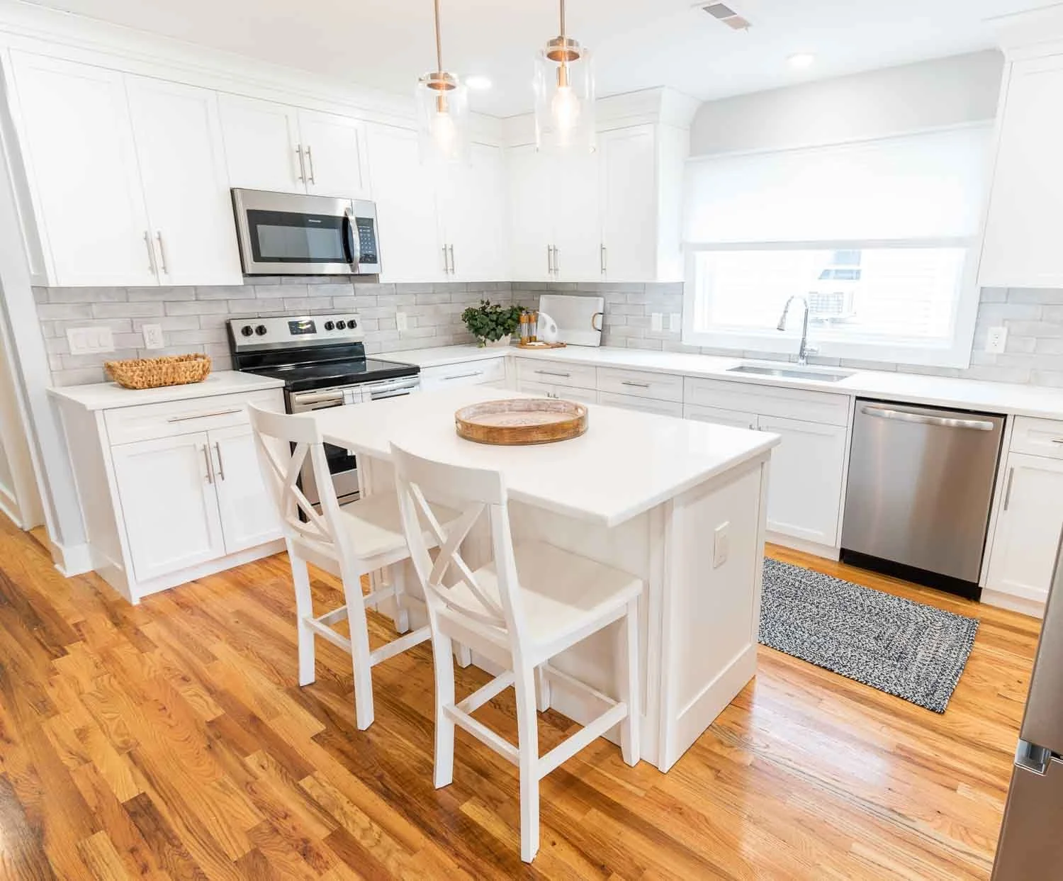 Bright kitchen with a center island in a furnished student house on Reef Road