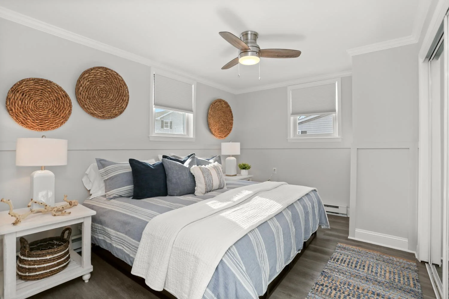Furnished bedroom in a student house on Reef Road