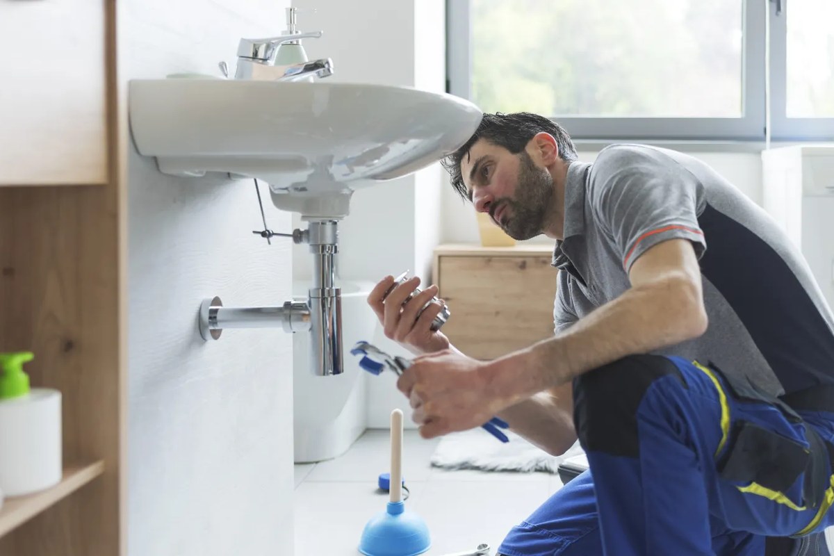 Drain cleaning service in a Coon Rapids home