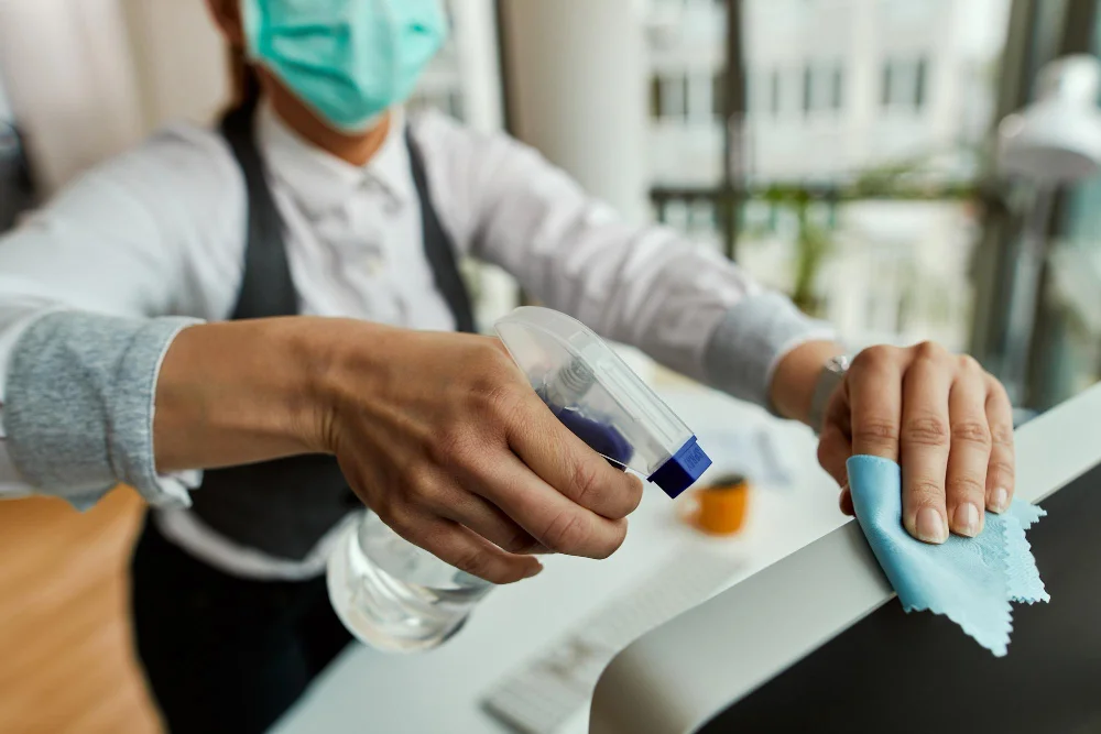 Reparto di degenza di una clinica durante il servizio di pulizia sanitaria