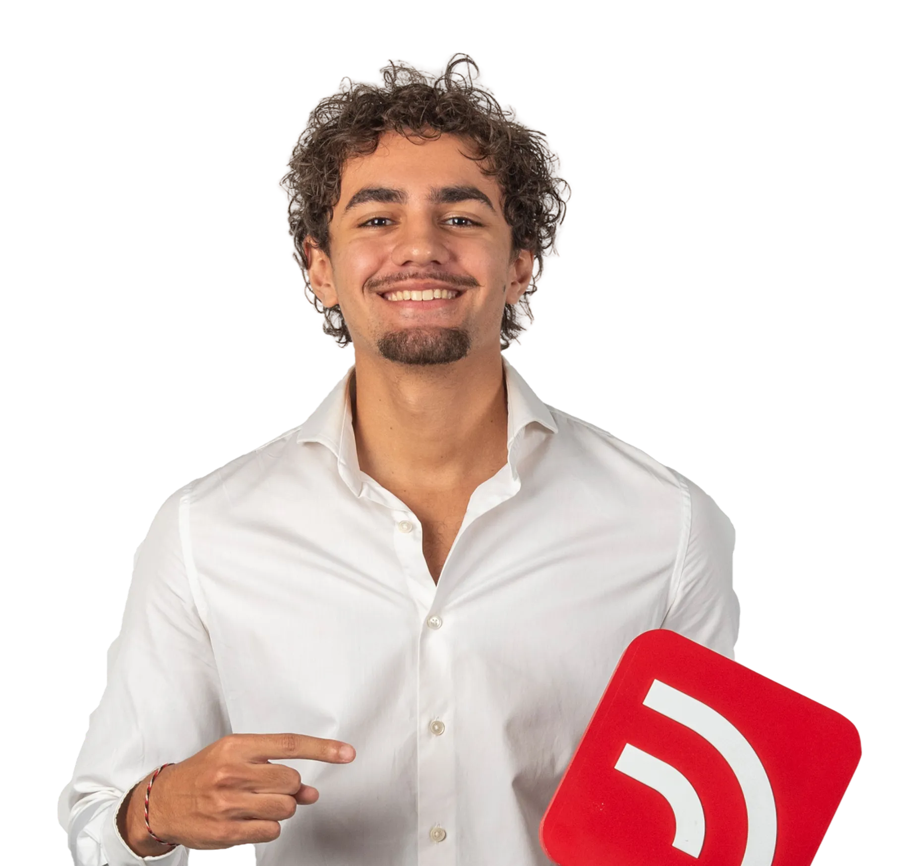 Jeune homme souriant avec chemise blanche pointant du doigt un symbole rouge avec une icône de signal sans fil blanc.