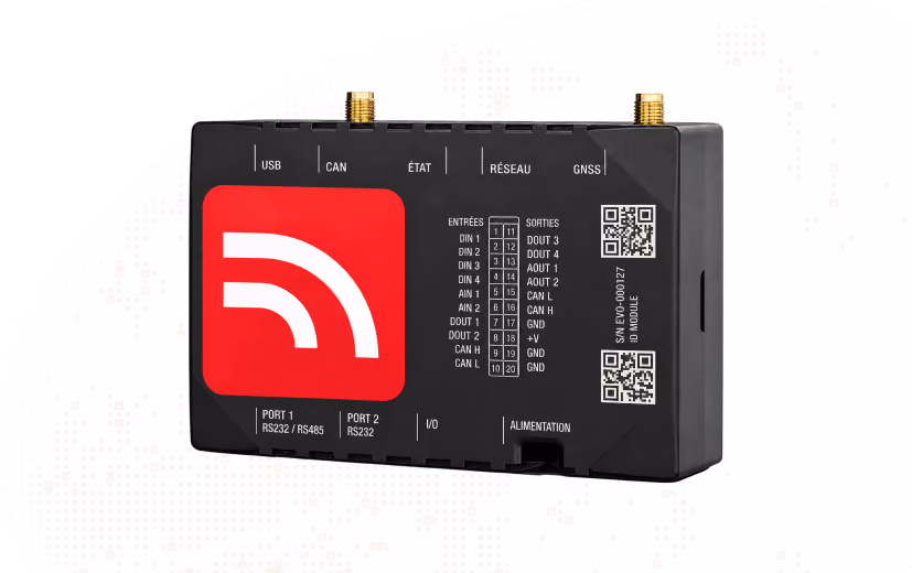 Module électronique noir avec antennes dorées sur le dessus, affichant des ports USB, CAN, réseau, GNSS, et des étiquettes en français pour les entrées et sorties ainsi que des codes QR.