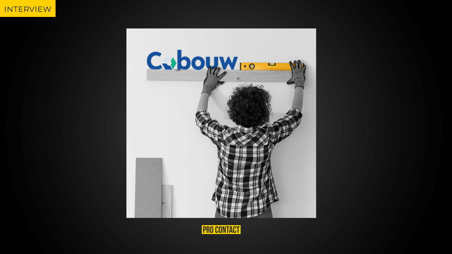 Woman in work gloves holding a spirit level on a plank against the wall, with the Cobouw logo and the label Interview