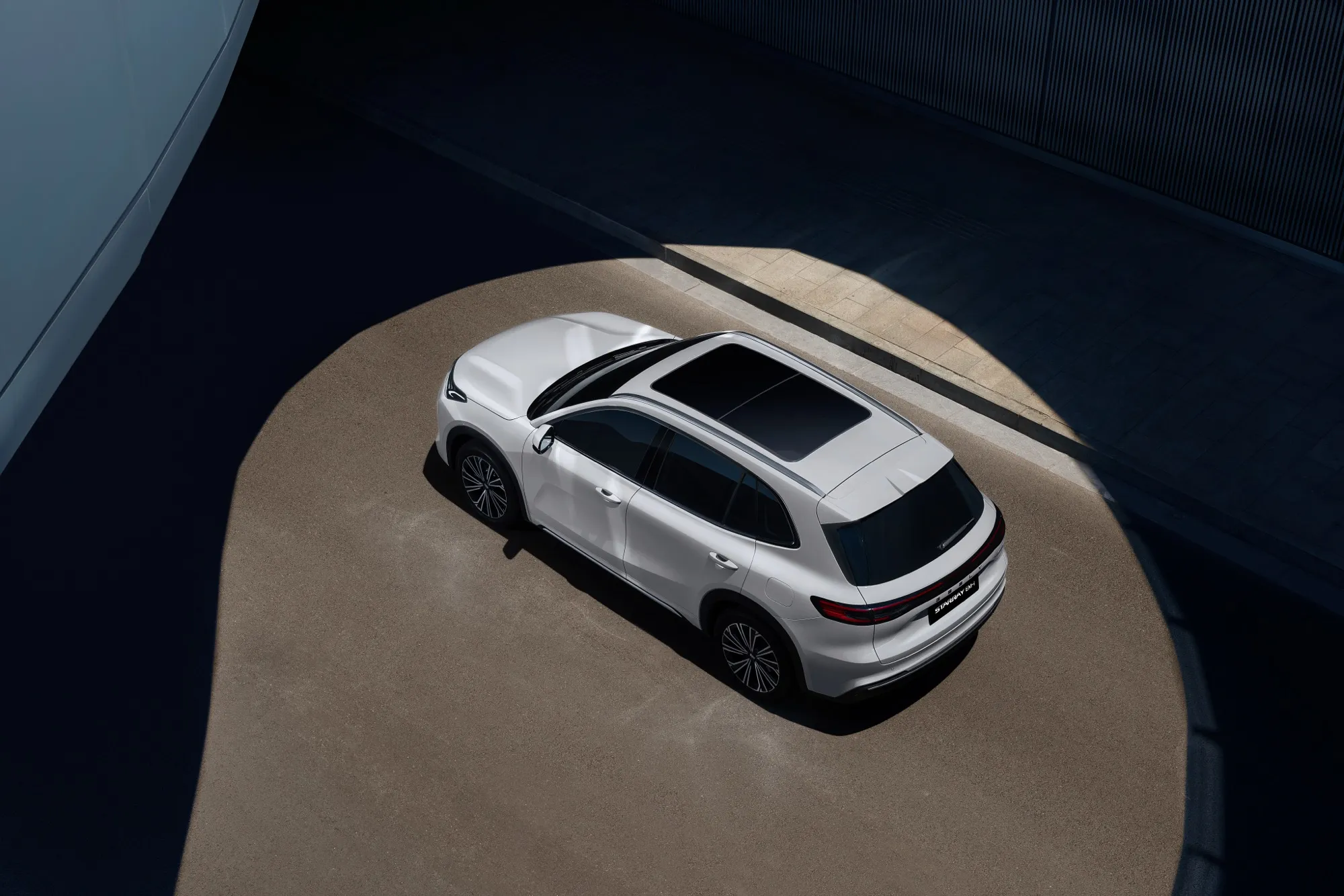 Geely Starray EM-i MAX+ – Panoramadach