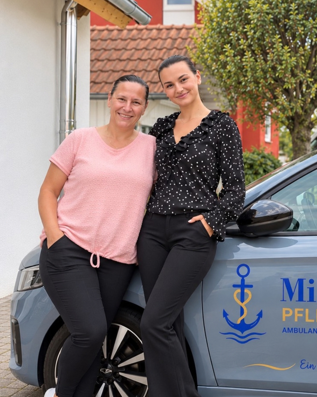 Milana Lukac und Daniela Kohler vor dem Pflegehafen