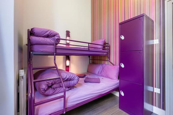 Triple-room bunk bed layout