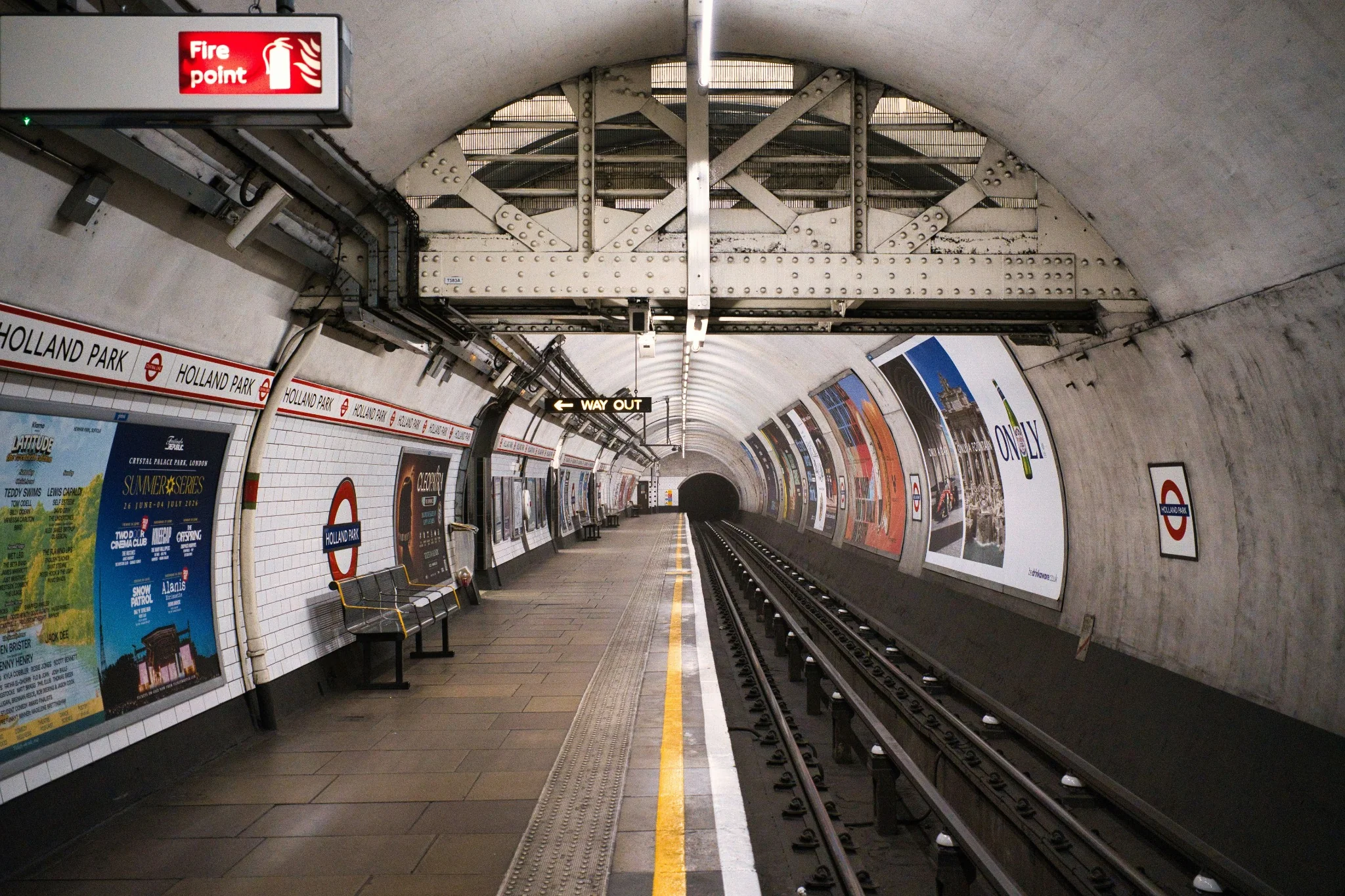 Holland Park Underground station platform