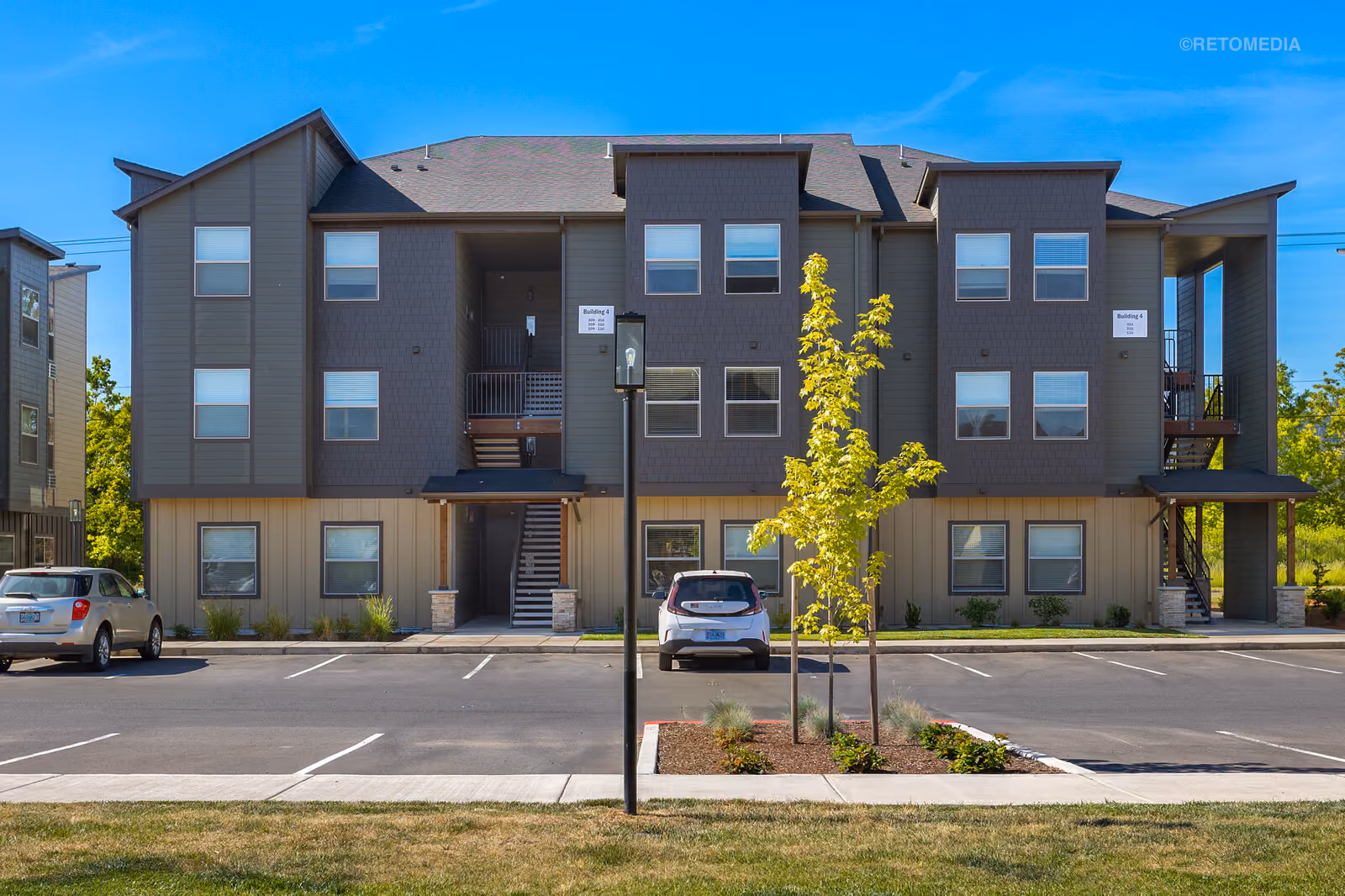 Apartment exterior in view of the parking lot at Reserve at Hunters Ridge, Eugene, Oregon