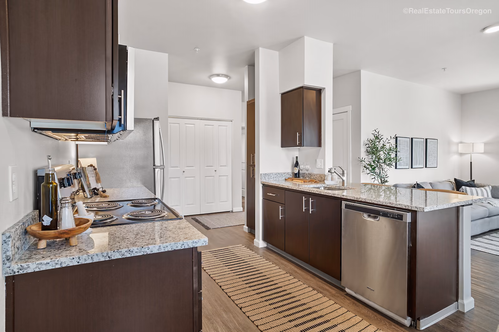 Apartment kitchen at Reserve at Hunters Ridge in Eugene, Oregon