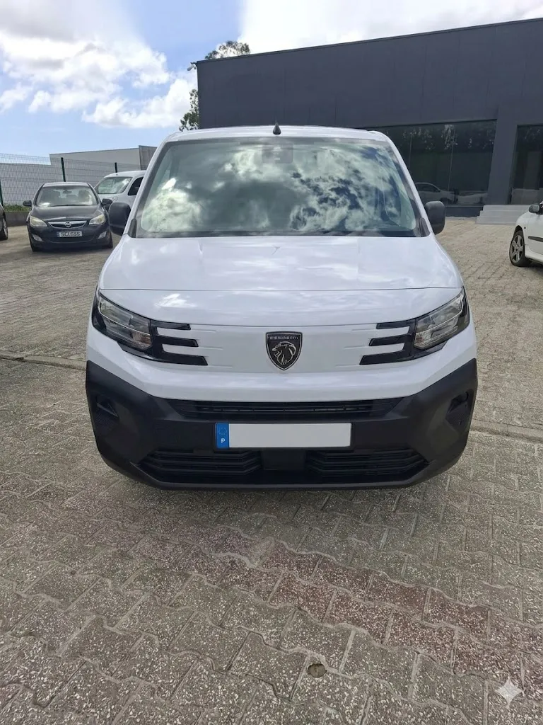 Viatura própria da CSampaio Lastmile, Peugeot Partner L2, vista frontal