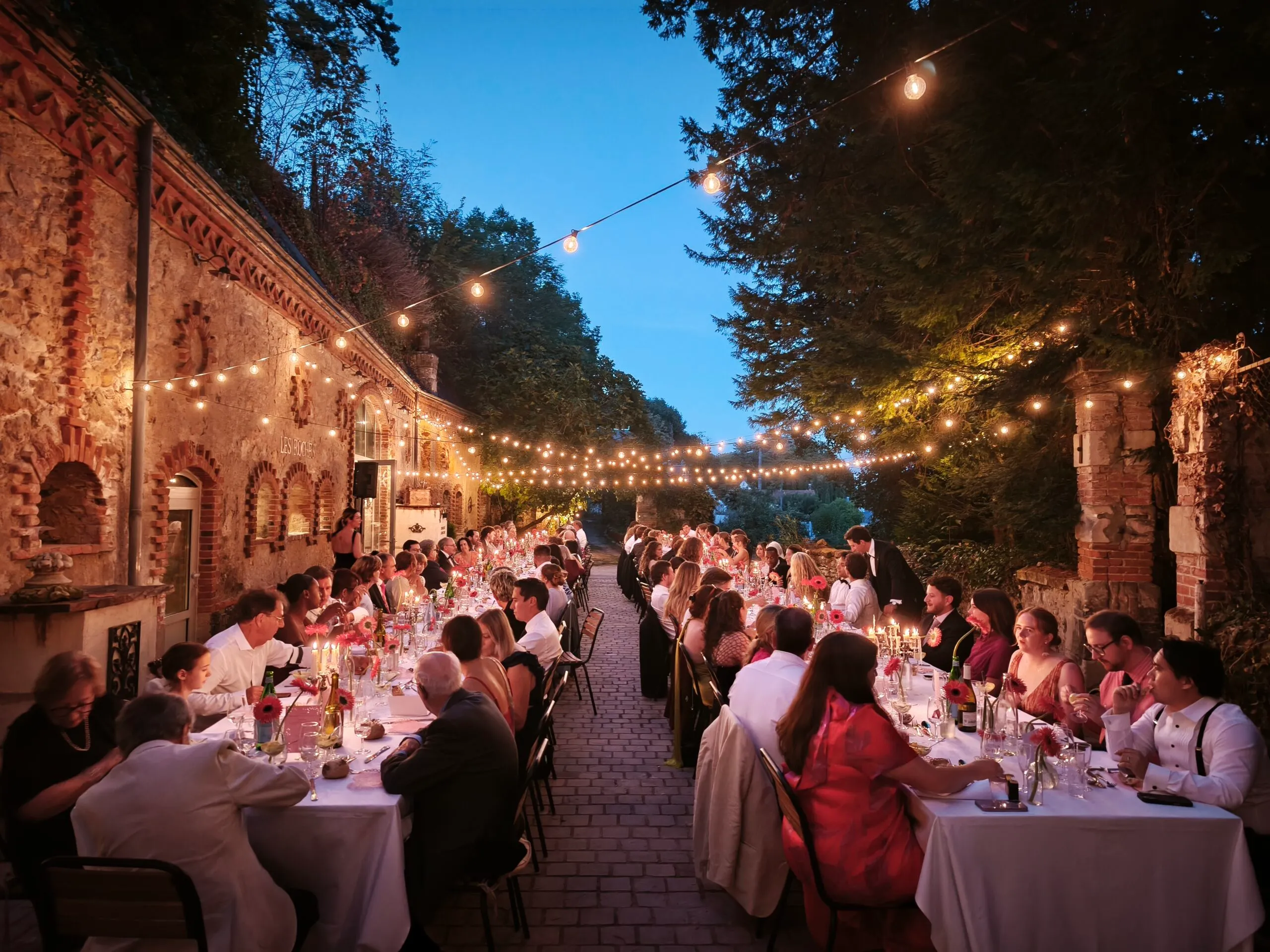 Guirlande lumineuse et ambiance de soirée de mariage en Indre-et-Loire
