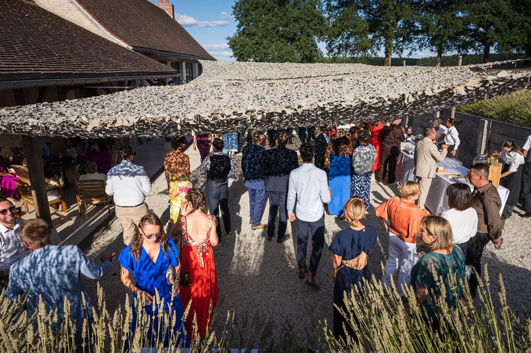 Cocktail de mariage en extérieur en Indre-et-Loire, ambiance musicale légère