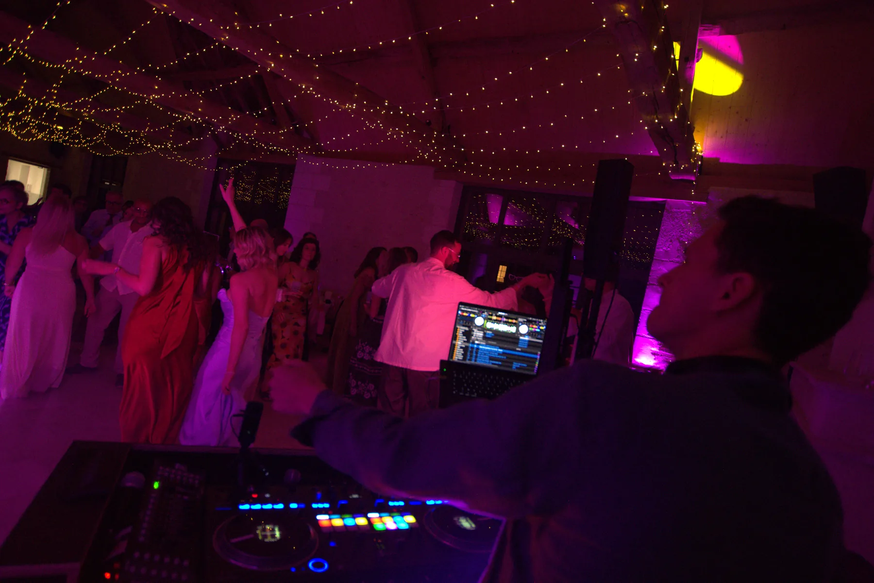 Photobooth installé en extérieur pour une soirée privée ou un anniversaire