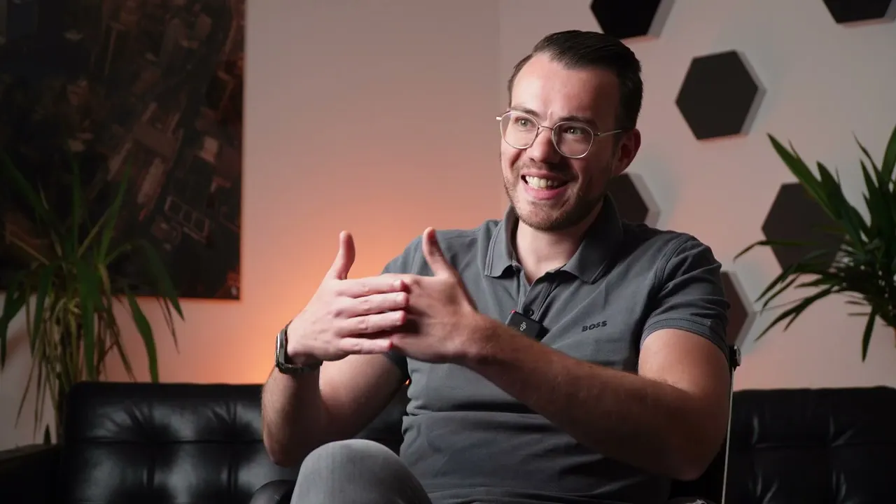 Dariush / Proper API im Teaching Socials Kundeninterview
