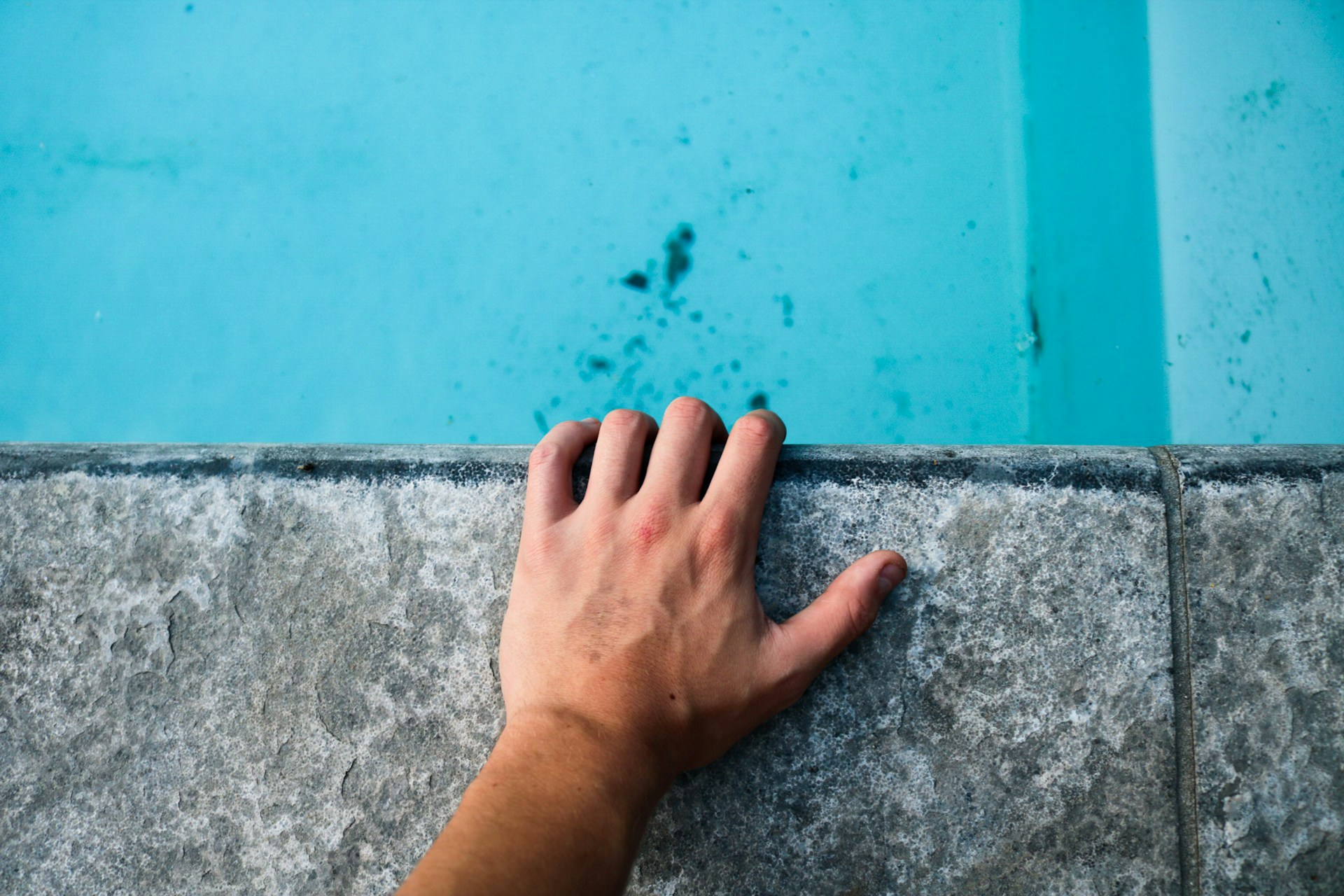 How Professionals Detect Hidden Pool Leaks? Tools and Techniques Explained