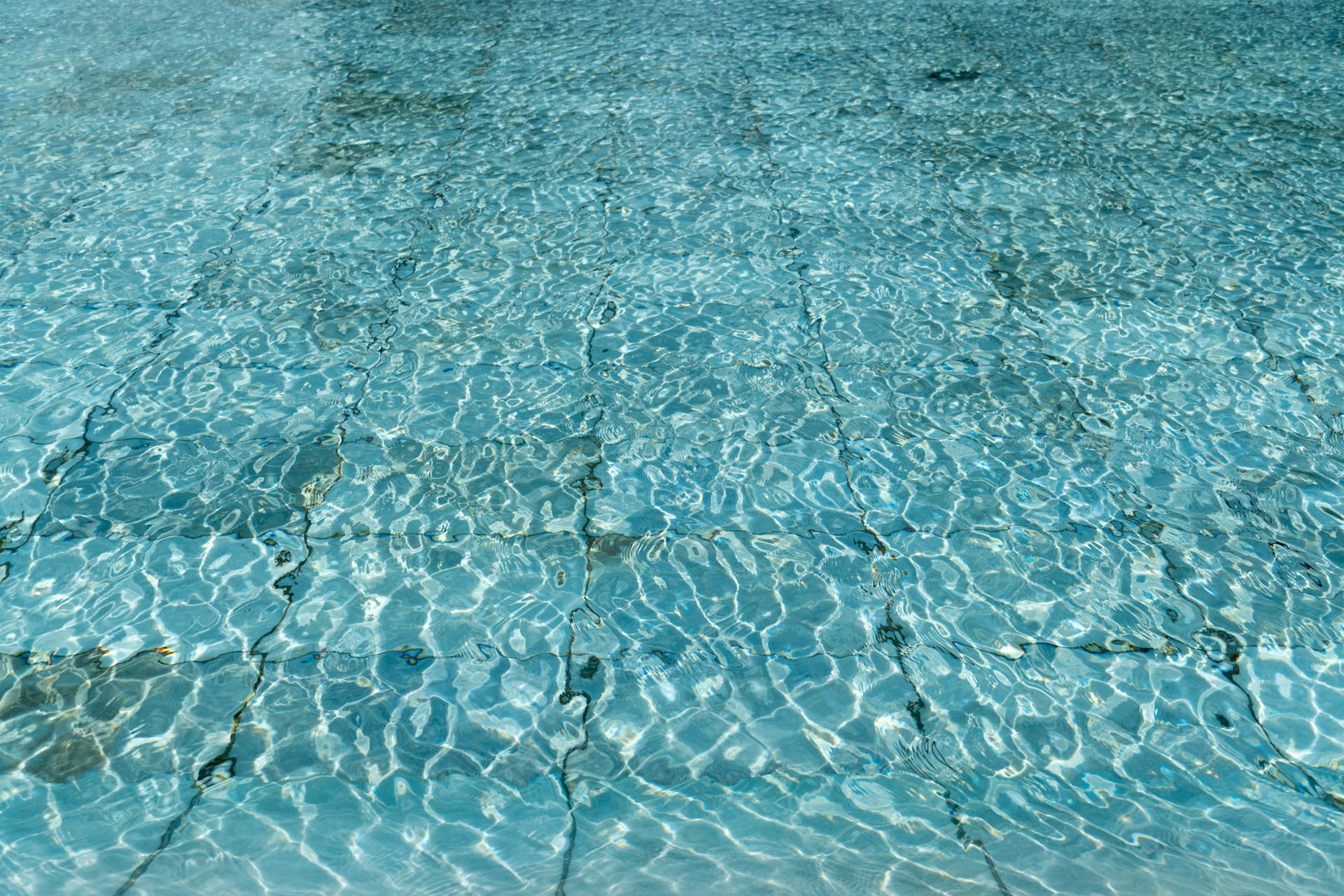 Fix Swimming Pool Leaks: What Roswell Homeowners Can Expect
