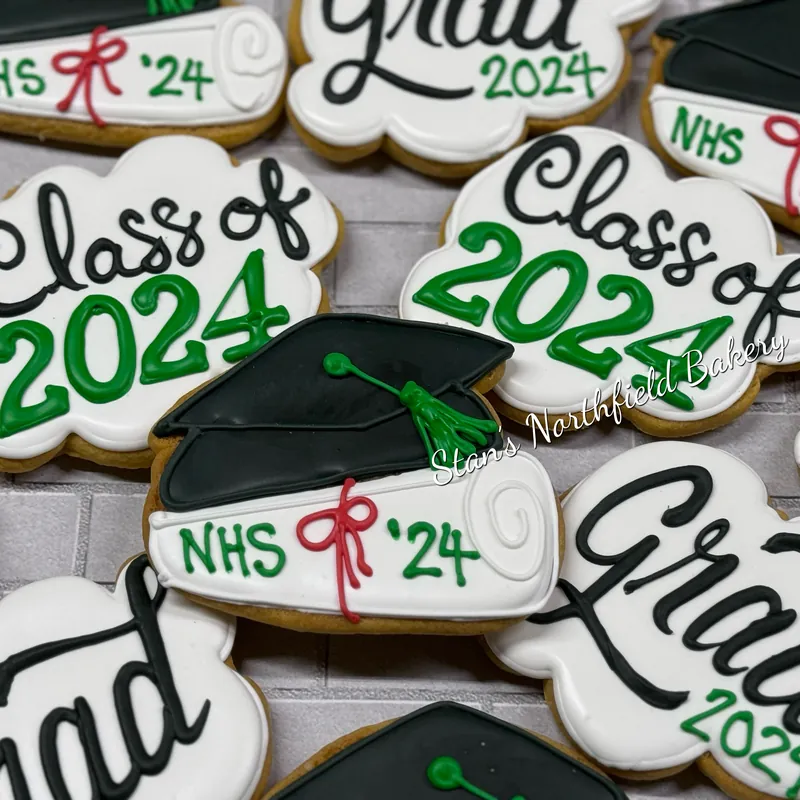 Graduation cookies: diplomas and caps