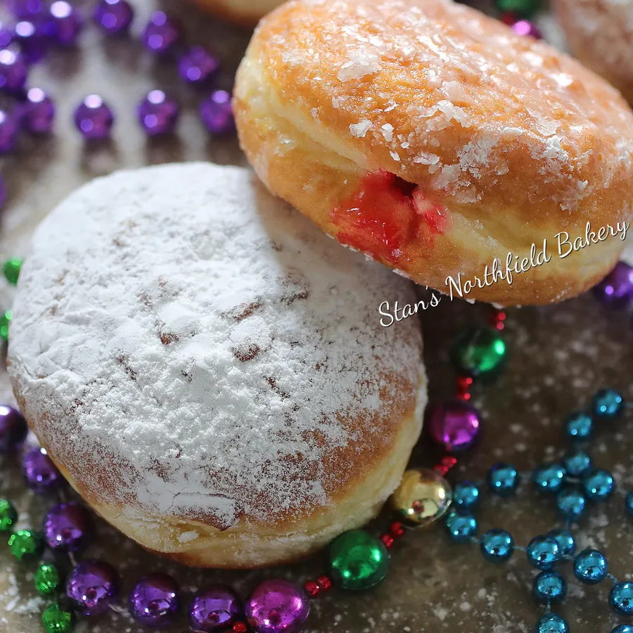 Pączki on Mardi Gras beads