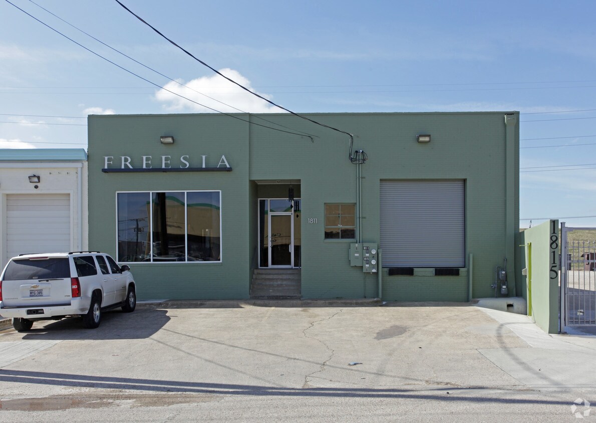1811 E Levee St, Dallas — flex building for lease