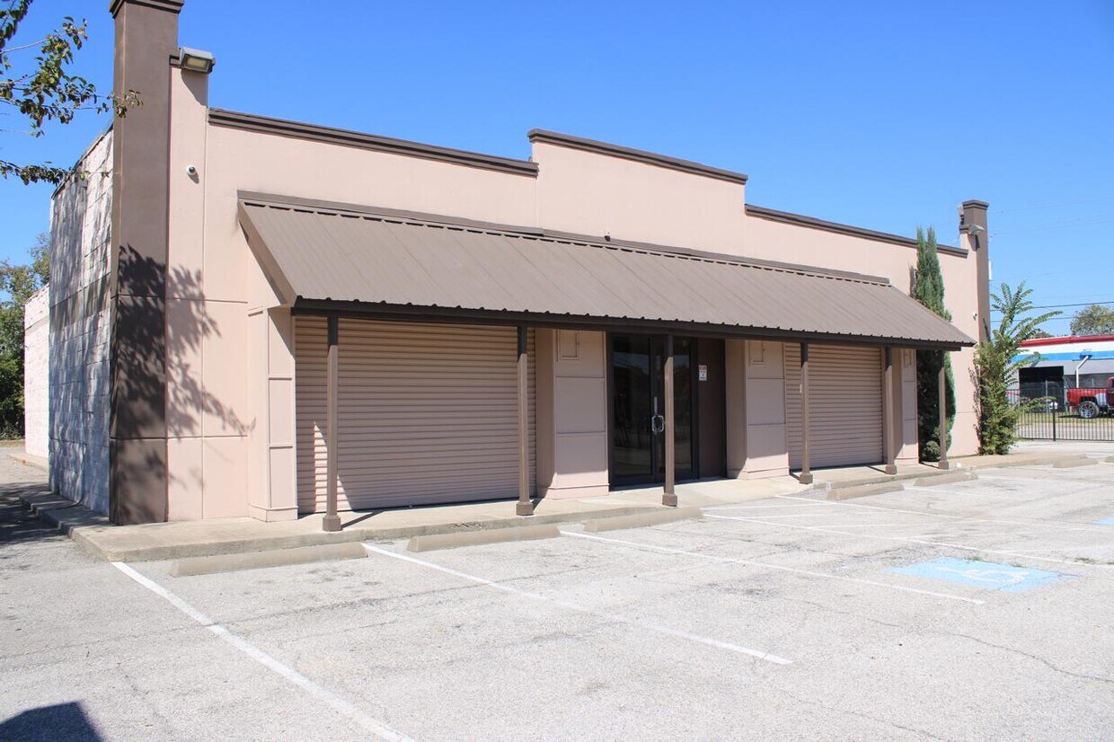 1619 Martin Luther King Jr Blvd, Dallas — retail space for lease