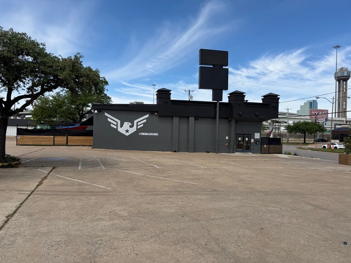 525 S Riverfront Blvd, Dallas — retail space for lease