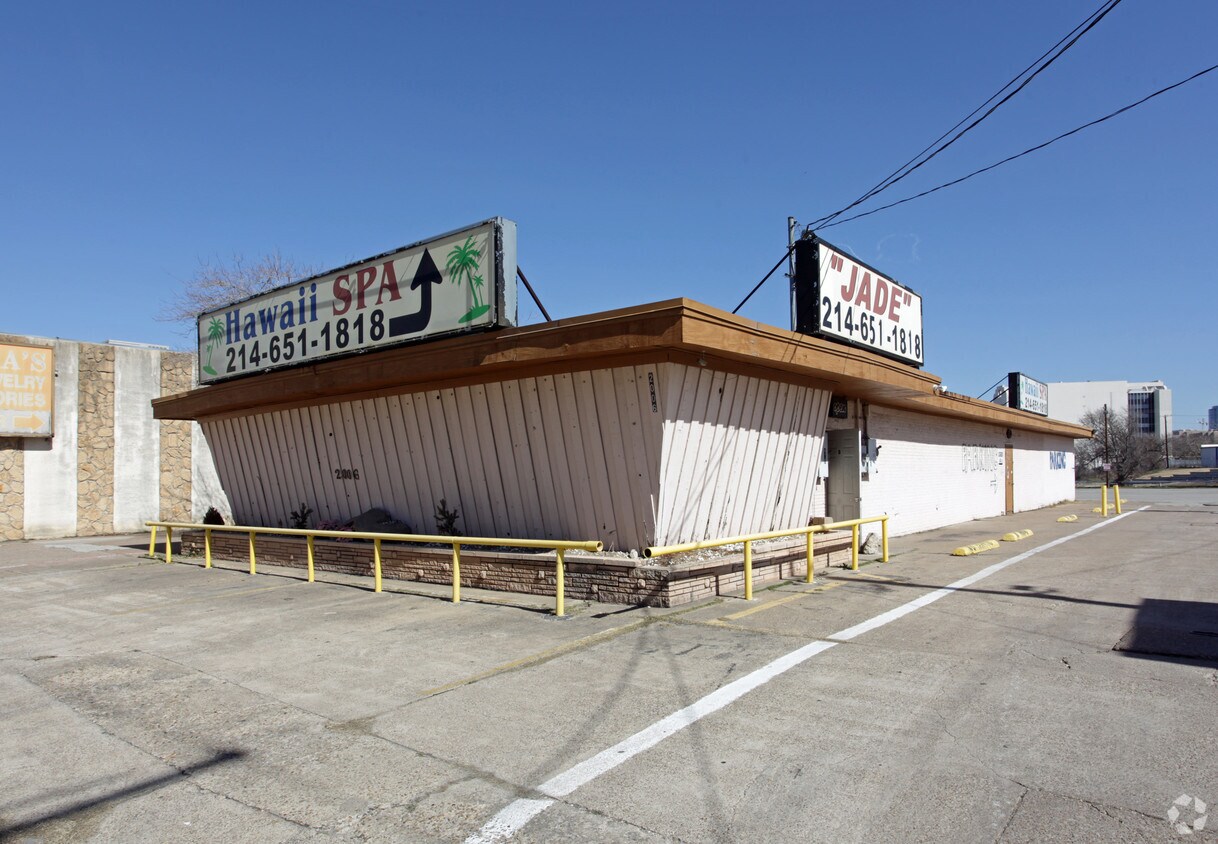 2006 Market Center Blvd, Dallas — retail property for sale