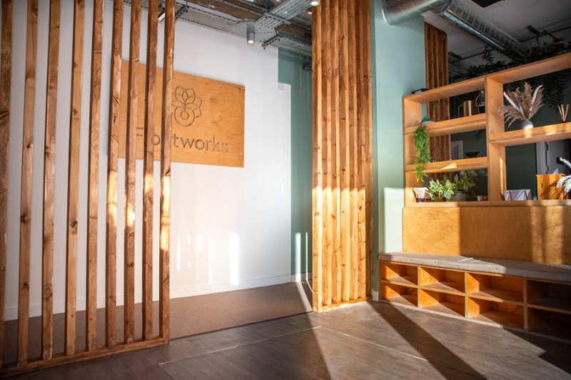 Floatworks Angel