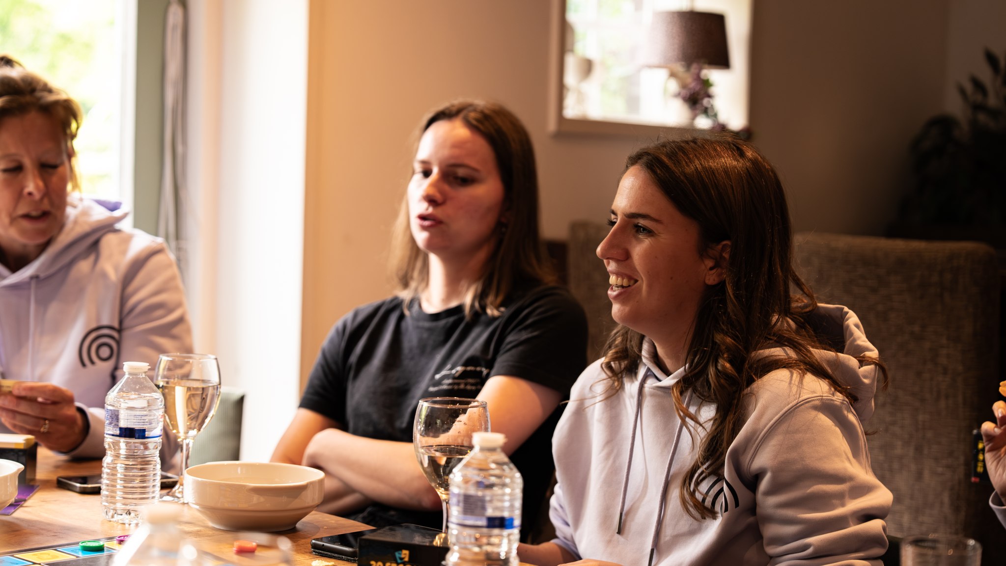 Collega’s van Radar Veritage in gesprek aan tafel