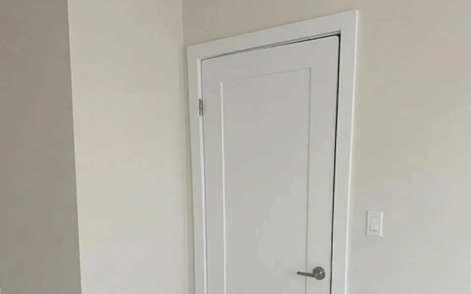 Door frame on Level 4 with an uneven gap at the head