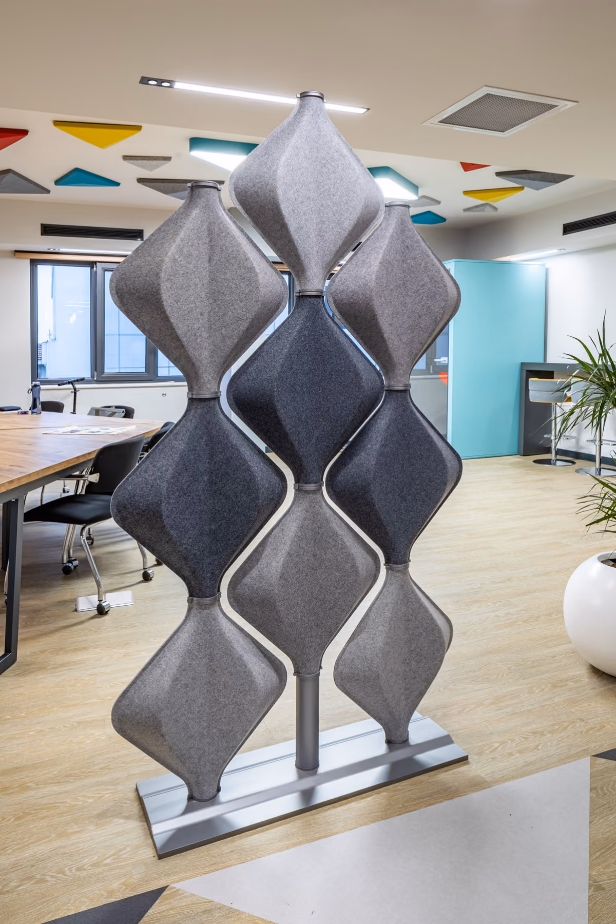 Diagon acoustic screen by Feltouch, view 1