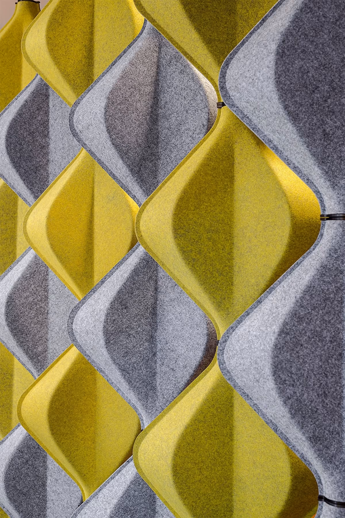 Diagon acoustic screen by Feltouch, view 3