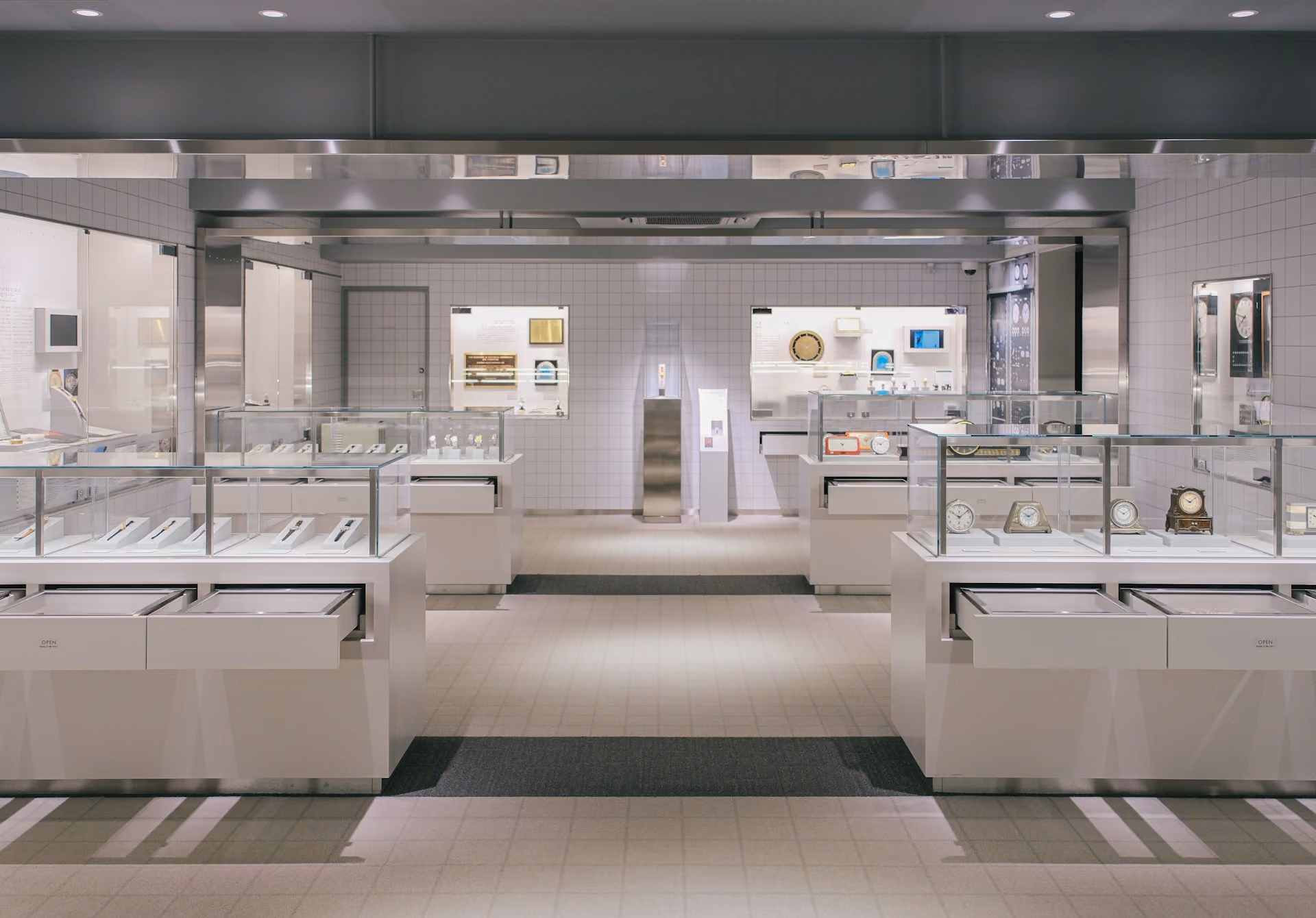 Showroom Acoustics: Cut Noise, Keep the Open Look