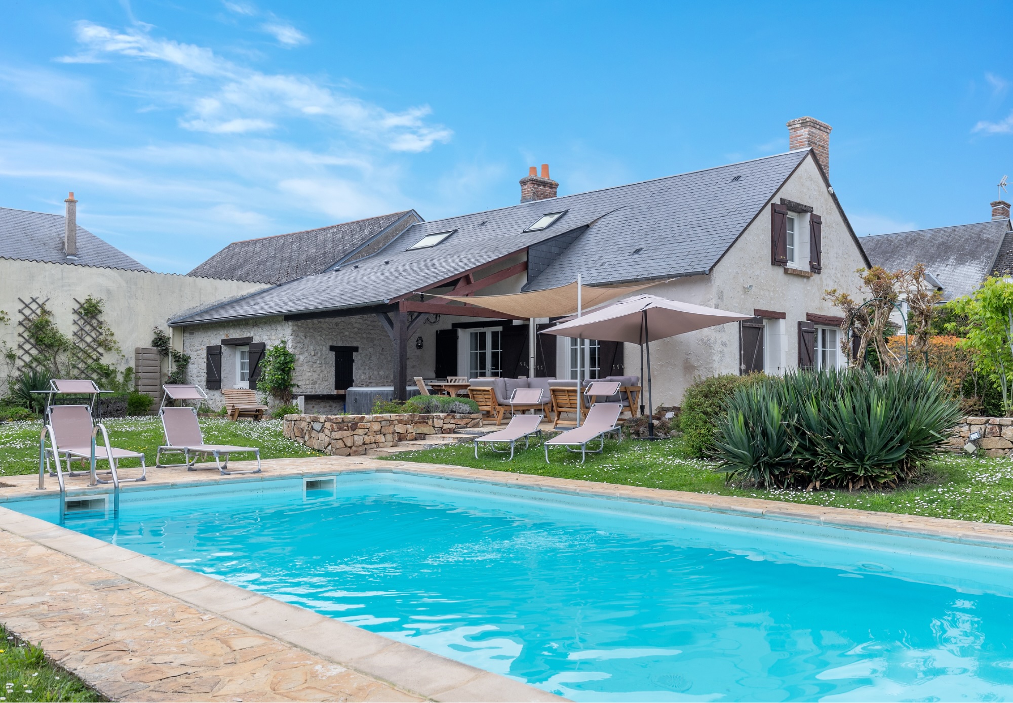 The heated pool and Cottage
