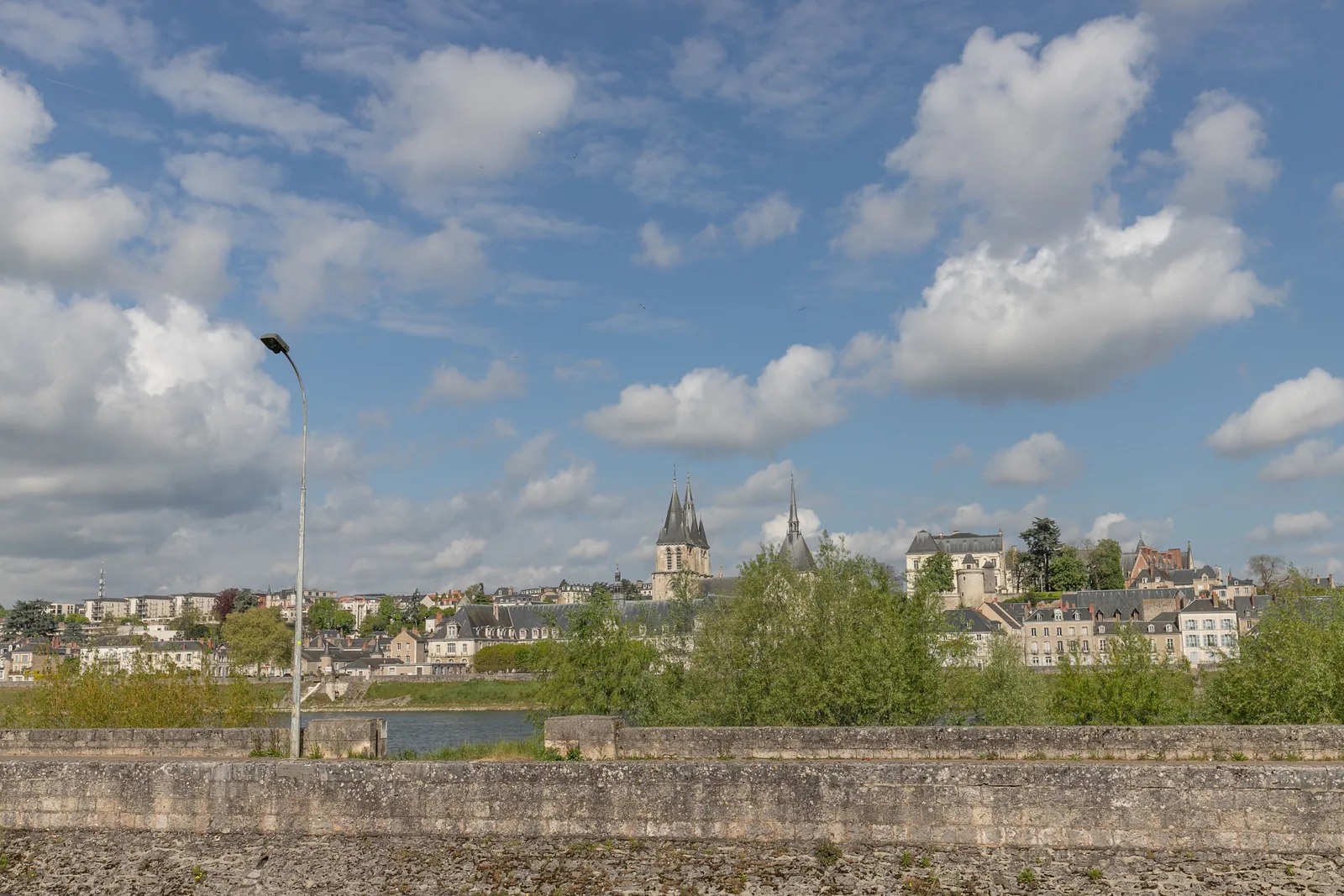 La Loire et le centre historique depuis la maison