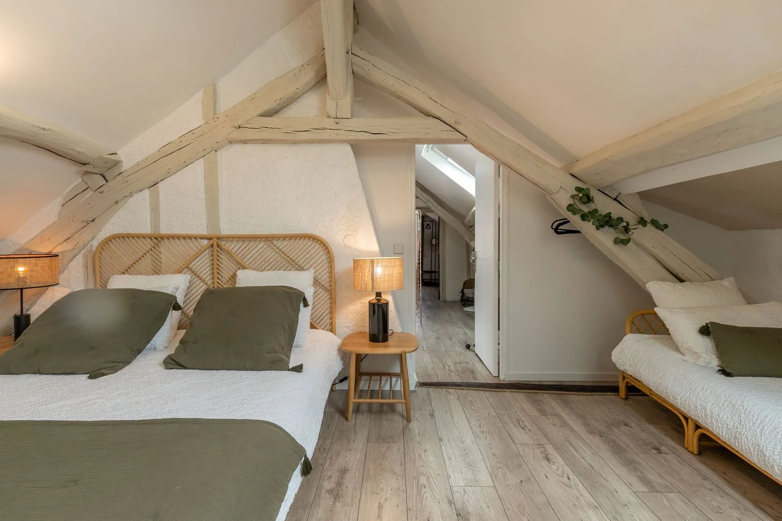 Une chambre familiale sous les poutres