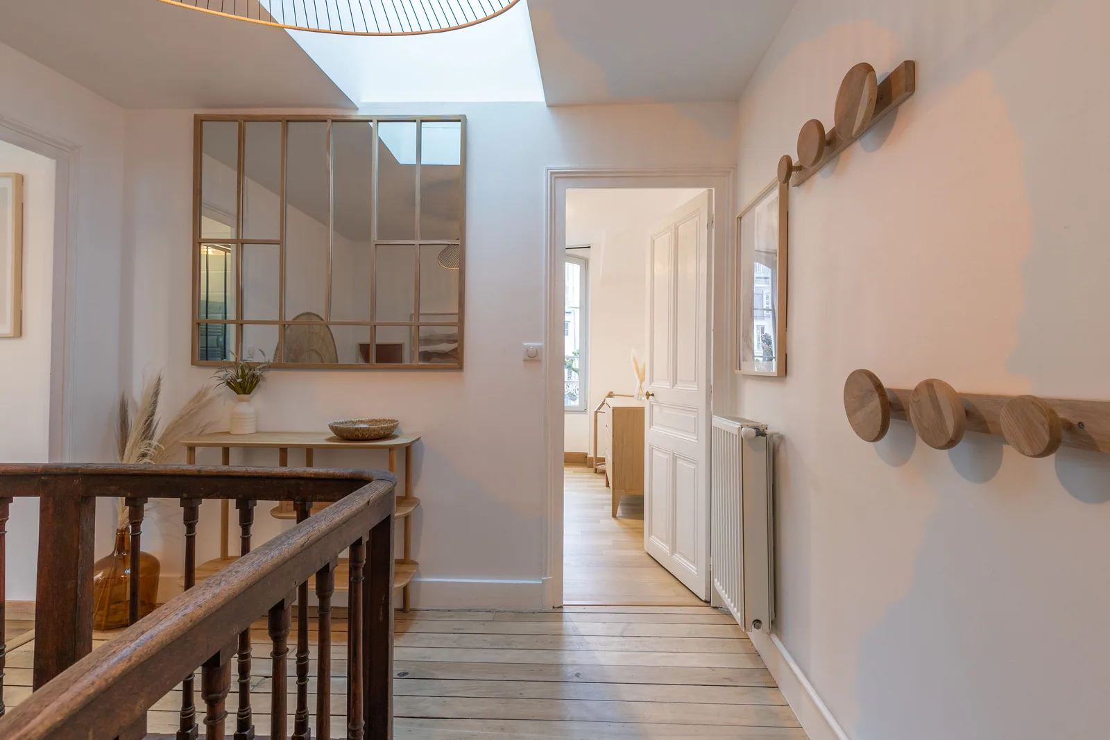 Le palier lumineux de l’appartement