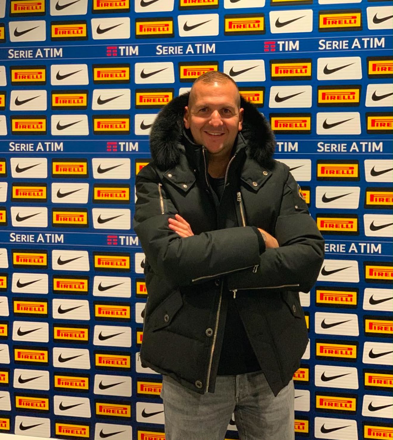 Nikola Virijević in front of a Serie A media backdrop