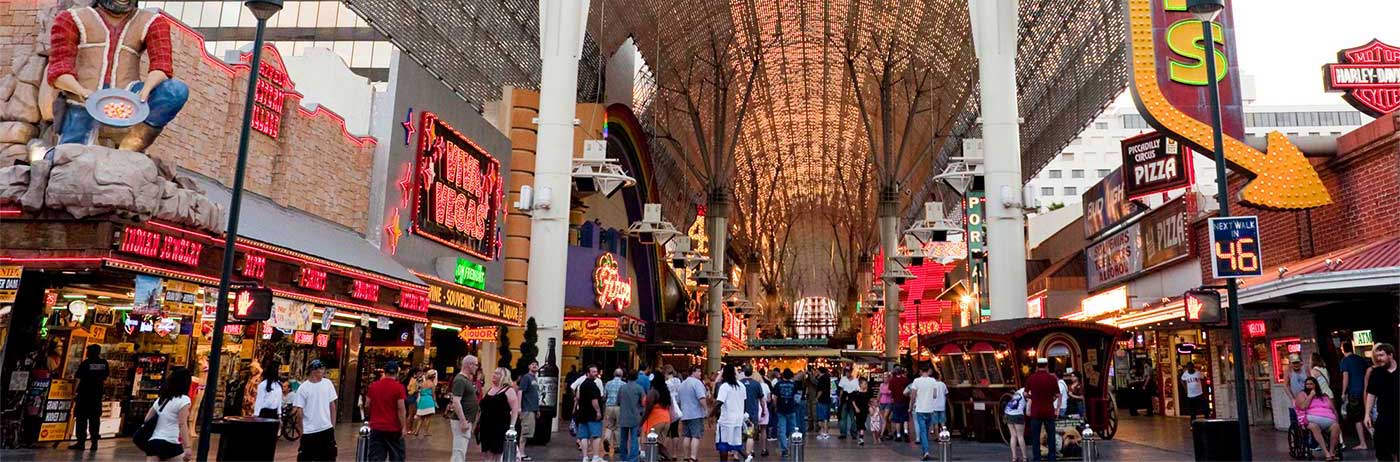 crowd in Las Vegas outdoor shopping area