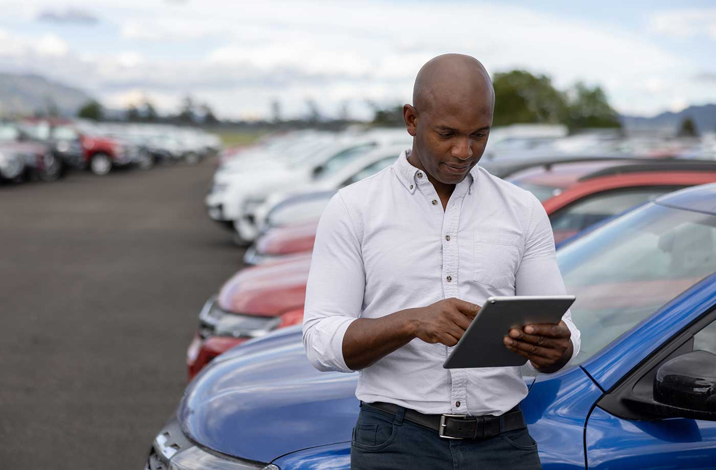 Car auction employee using tablet on Spectrum Private Network