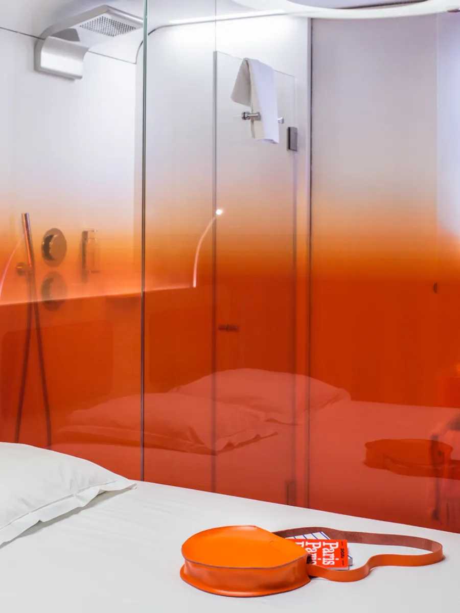 Odyssey room and orange glass shower, capsule hotel in Paris 1st