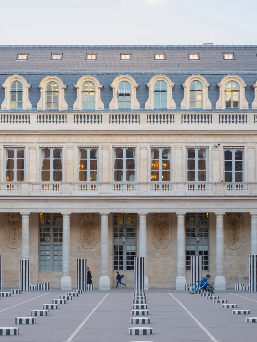 Colonnes de Buren et cour du Palais-Royal, quartier de l'hôtel Paris 1er arrondissement
