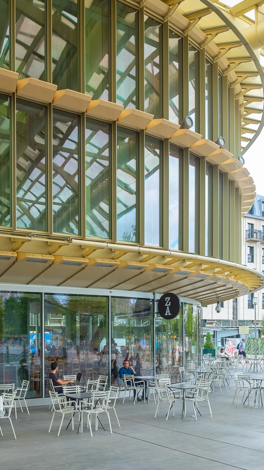 Terrasses sous la Canopée des Halles, quartier de l'hôtel Louvre à Paris 1er