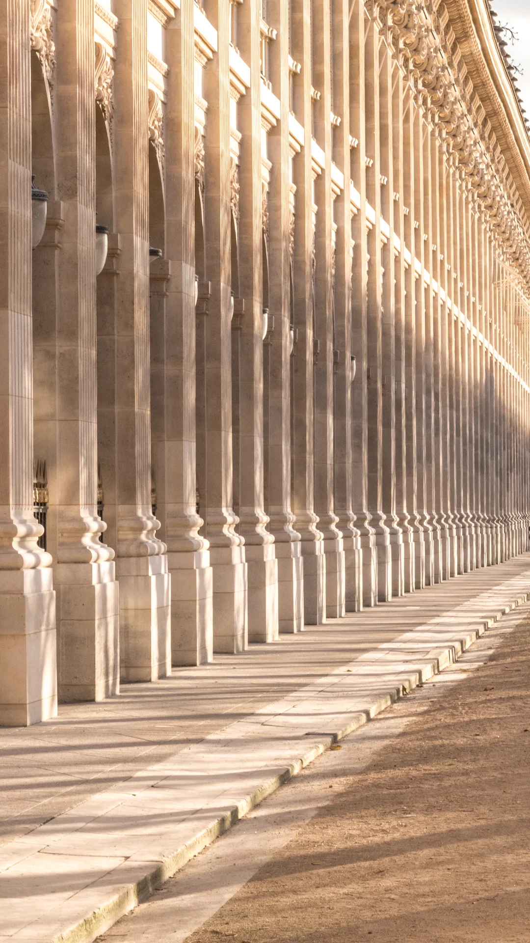 Galerie à colonnes du Palais-Royal, à deux pas de l'hôtel Louvre à Paris 1er
