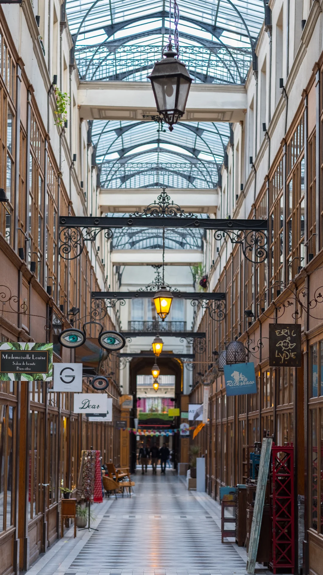 Passage couvert parisien sous verrière, à pied depuis l'hôtel Louvre Paris 1er