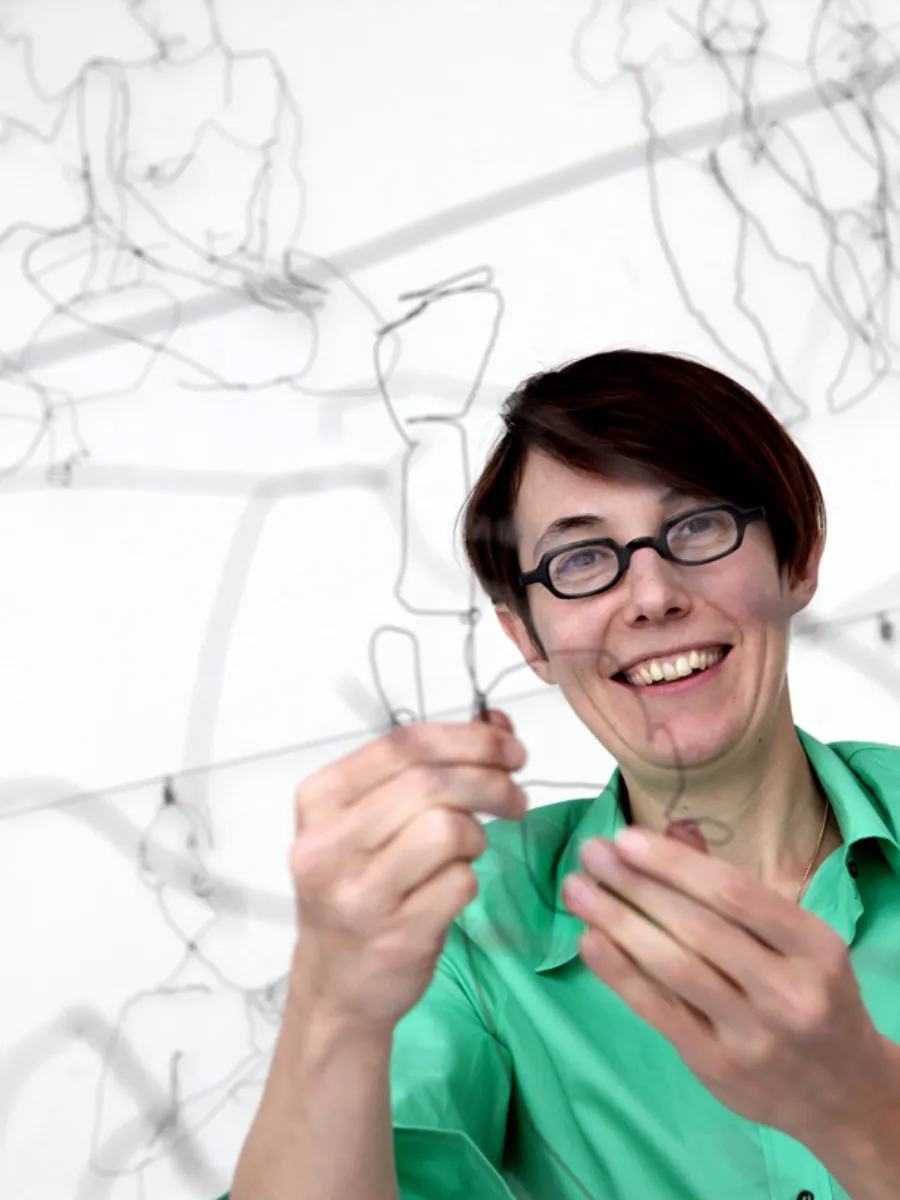 L'artiste plasticienne Julie Gauthron, qui a imaginé la décoration de l'Hôtel Crayon à Paris 1er