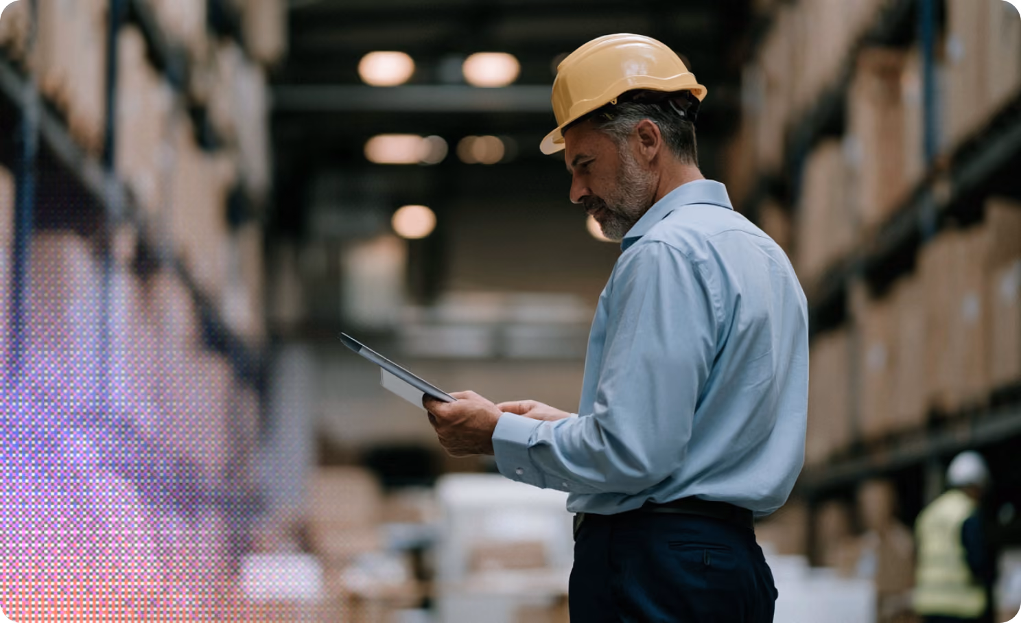 Un responsable consulte son DUERP Deemply sur une tablette