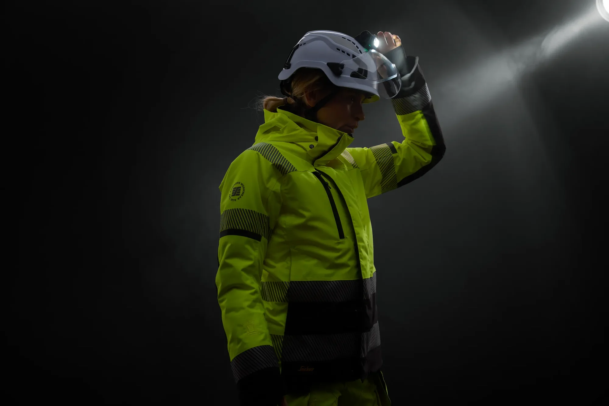 Wasserdichte Snickers Workwear Warnschutzjacke für nasse Arbeitstage
