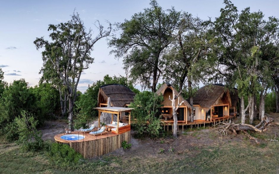 Tawana suites and plunge pool deck among the trees, Moremi Game Reserve